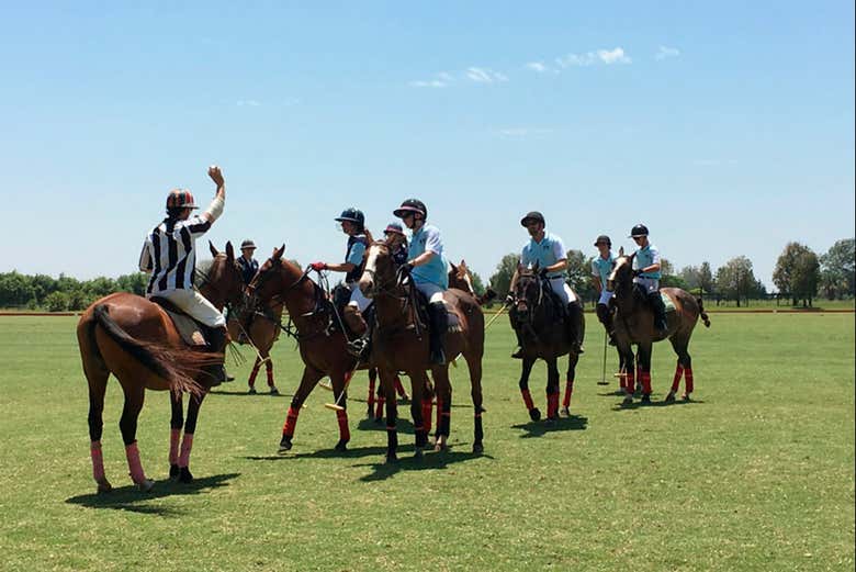 Polistas preparados para el partido