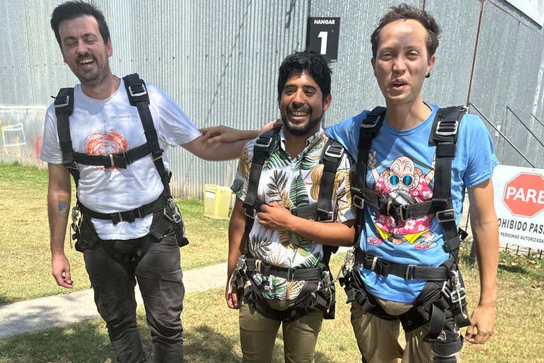 Preparados para saltar en paracaídas