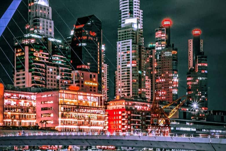 Os edifícios vistos da Ponte das Mulheres