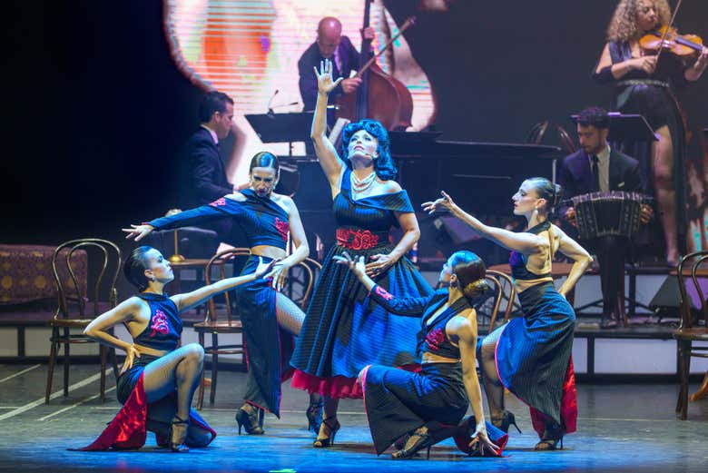 La puesta en escena os envolverá de principio a fin