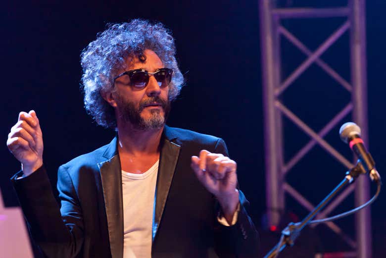 Fito Páez en plena actuación