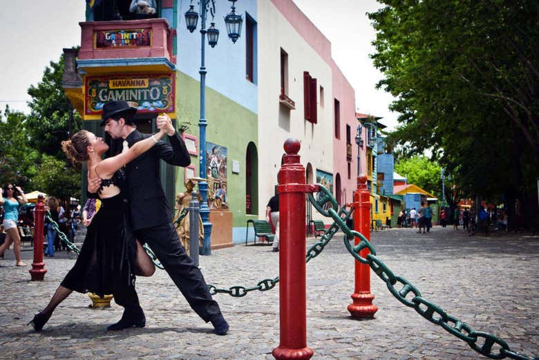 Couple dansant le tango