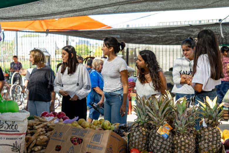 Barracas de frutas no mercado