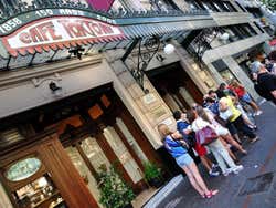 Café Tortoni and its endless queues
