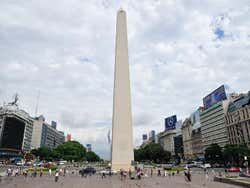 Obelisk in the Plaza de la República