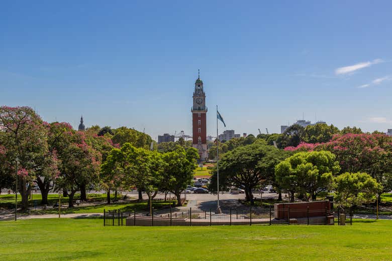 A Praça da Força Aérea com a Torre Monumental