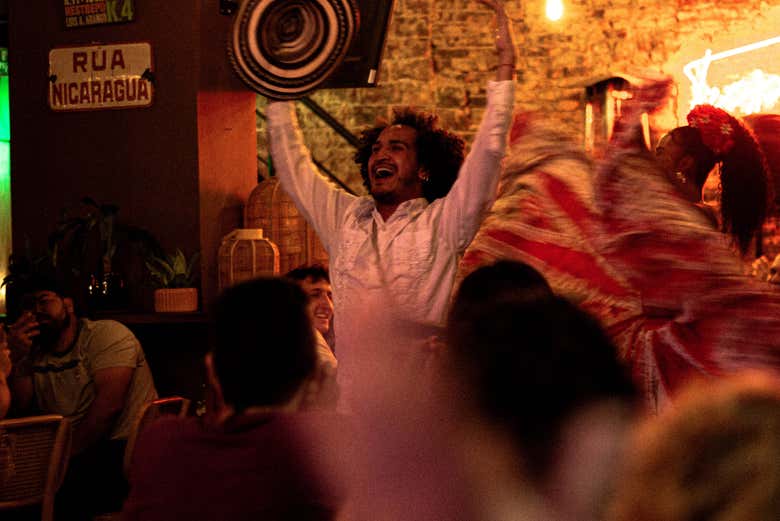 Você pode dançar ao som da música