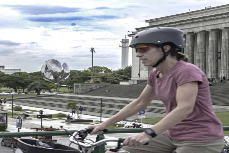 In this Bike Tour,  you'll pass the Floralis Generica (Giant met