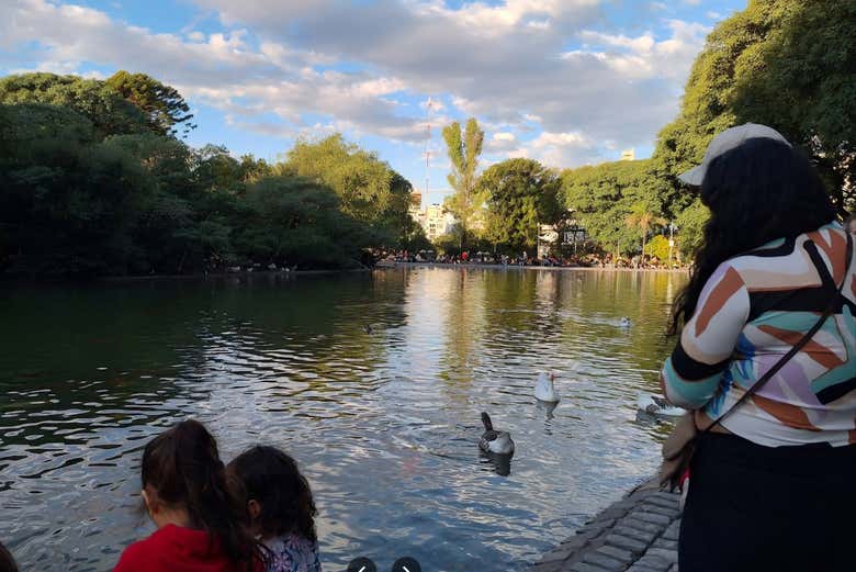 Hermoso lago del Parque Centenario