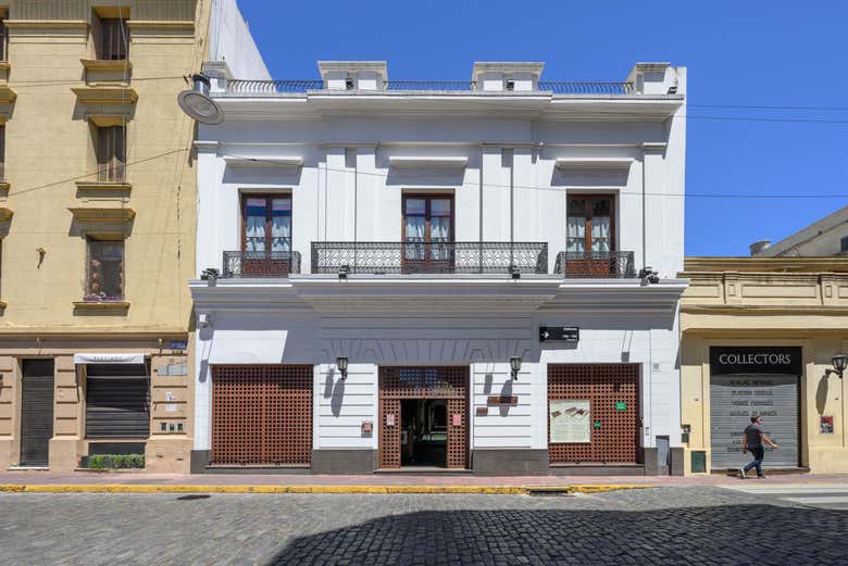 Entrada principal al Zanjón de Granados