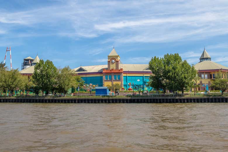 Vista del Delta de Tigre desde el exterior de Aquafan