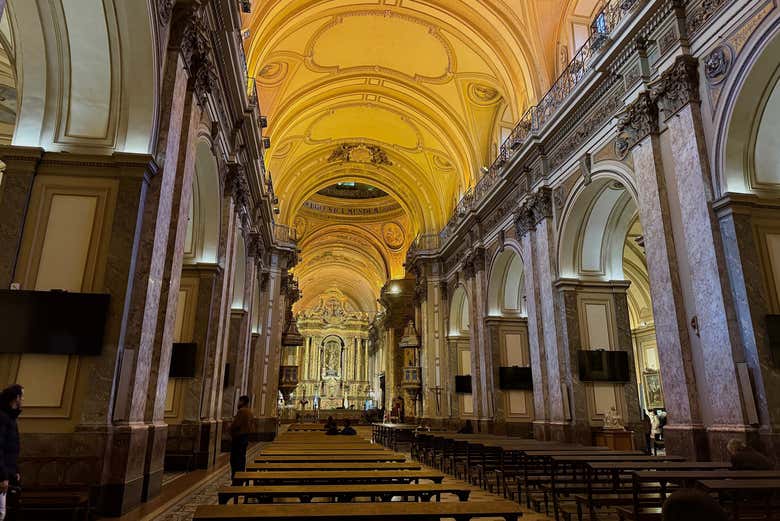 Vista interior de la Catedral Metropolitana de Buenos Aires