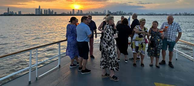 Paseo en barco al atardecer por el Río de la Plata