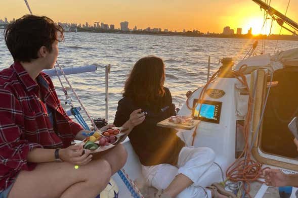 Passeio de veleiro pelo Rio da Prata com aperitivo ou churrasco