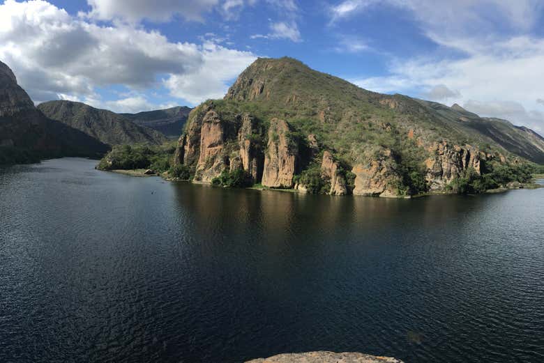 Vue panoramique du barrage de Cabra Corral