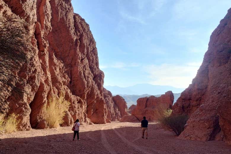 Durante la ruta de trekking por el río Calchaquí