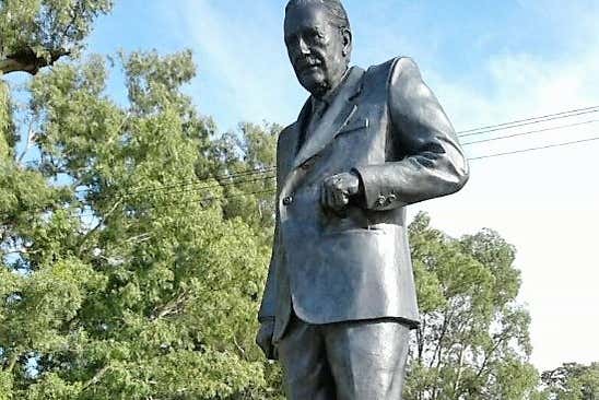 Escultura de Raúl Alfonsín