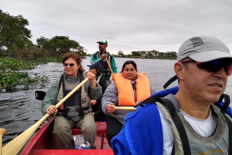 A bordo de una de las embarcaciones de remo