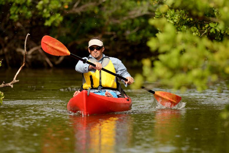 Remando en la laguna Bachió