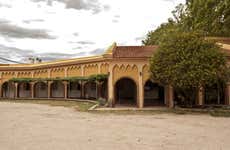 Excursión por las bodegas de Colonia Caroya