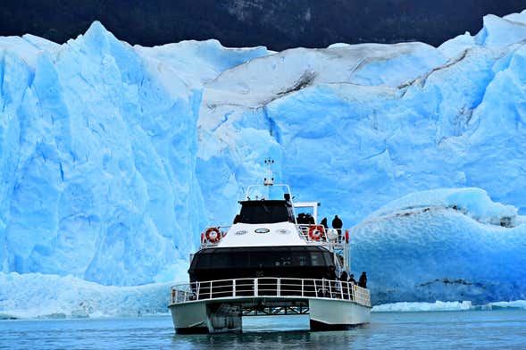 Paseo en barco por la cara norte del glaciar Perito Moreno