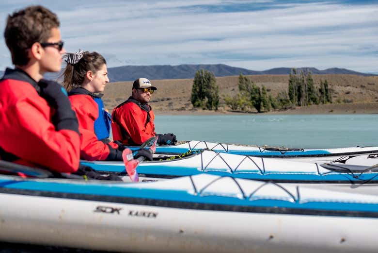 Remando sulle acque del fiume di Santa Cruz