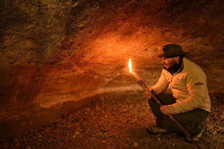 Em uma das cavernas às margens do lago Argentino