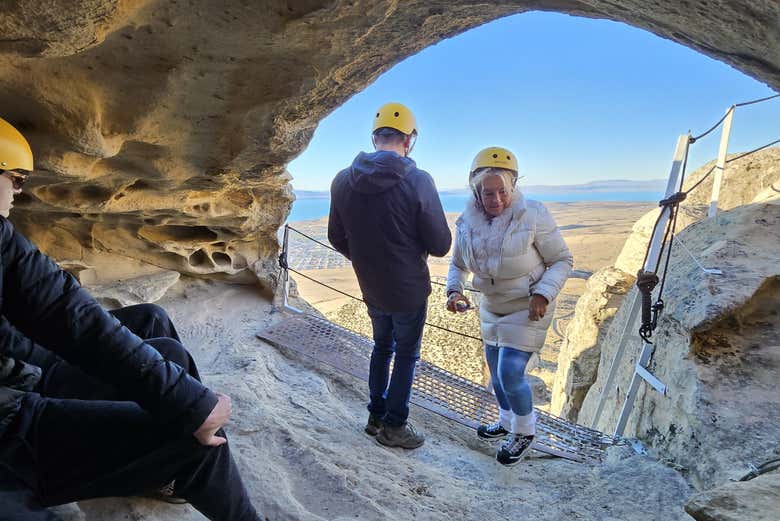 Explorez les grottes formées par l'érosion éolienne