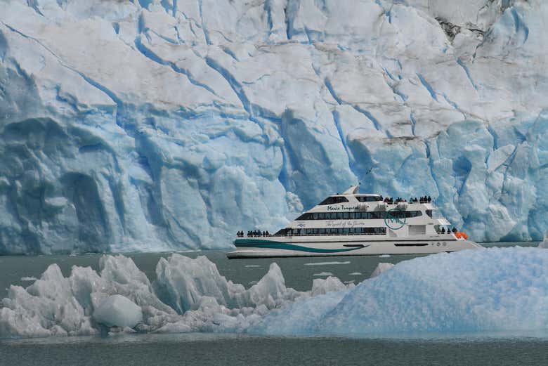 VIP cruise and hiking in Los Glaciares National Park