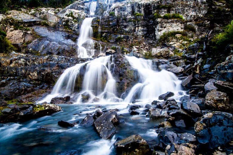 Veremos a majestosa cachoeira de Seno Mayo