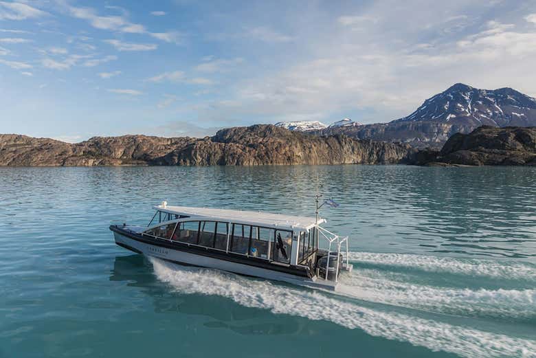 Surcando las aguas del lago Argentino