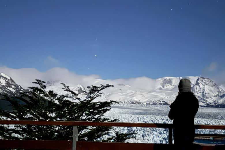 Contemplando la panorámica del glaciar Perito Moreno