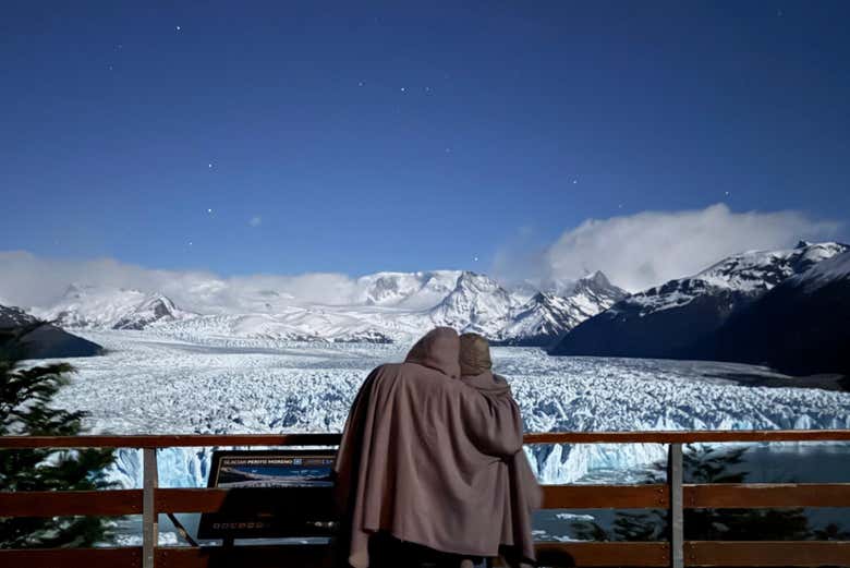 Un momento romántico en el glaciar Perito Moreno