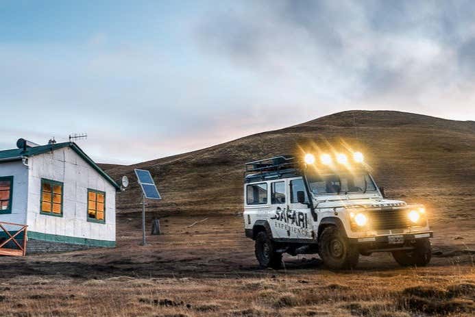 Jeep en el arroyo Calafate