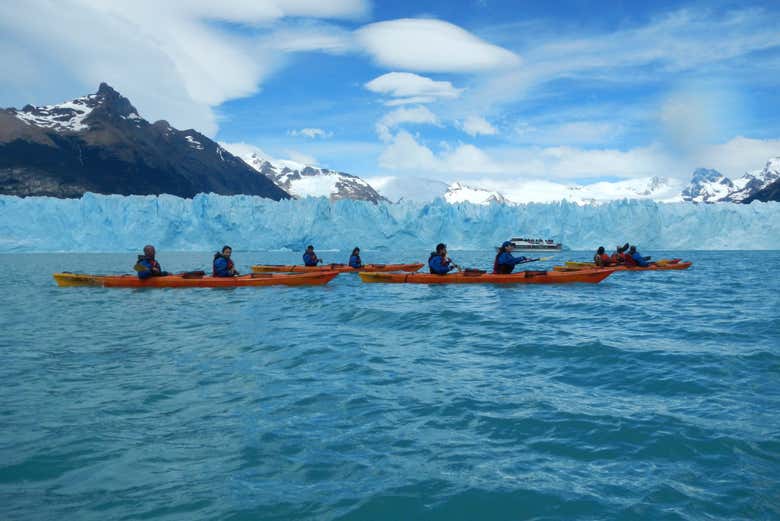 Kayaking through the Los Glaciares park