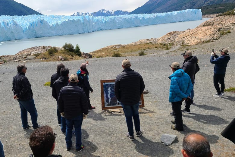 Contemplando los témpanos de hielo del Perito Moreno