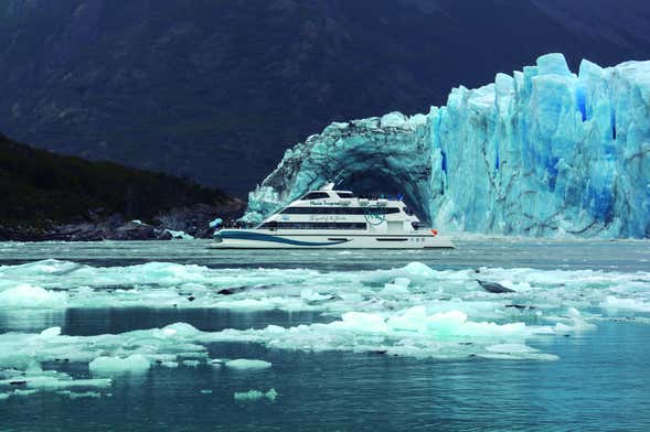 Barco y senderismo por el Parque de los Glaciares con comida