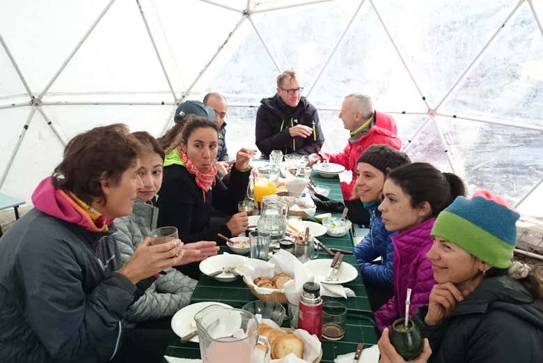 Petit-déjeuner sur le campement