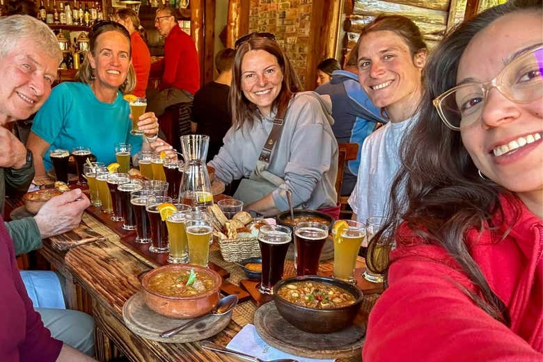 ¡Momento foto durante el tour gastronómico por El Chaltén!