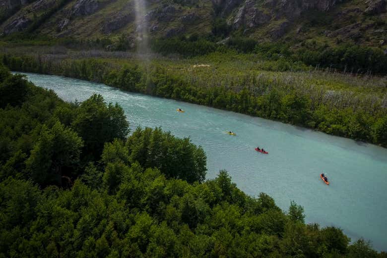 Navegando en kayak por el río de las Vueltas