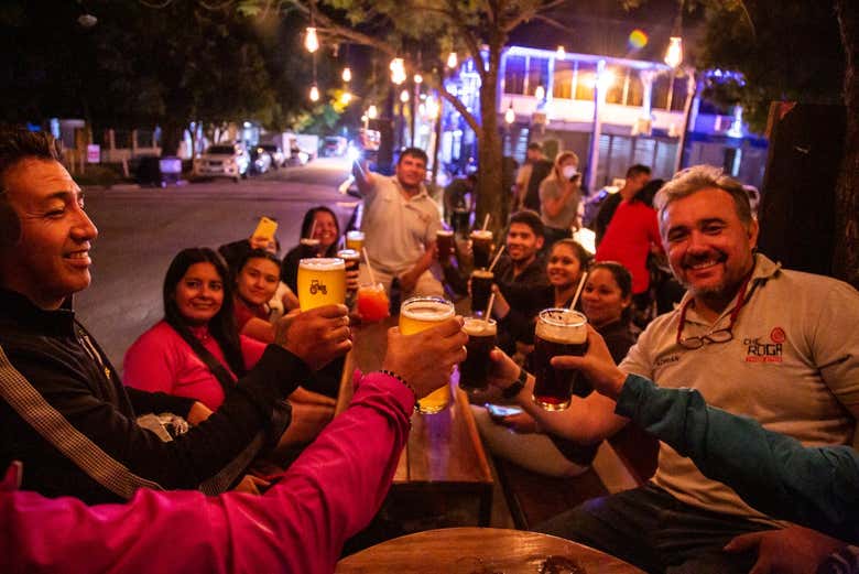 Brindando al finalizar el tour