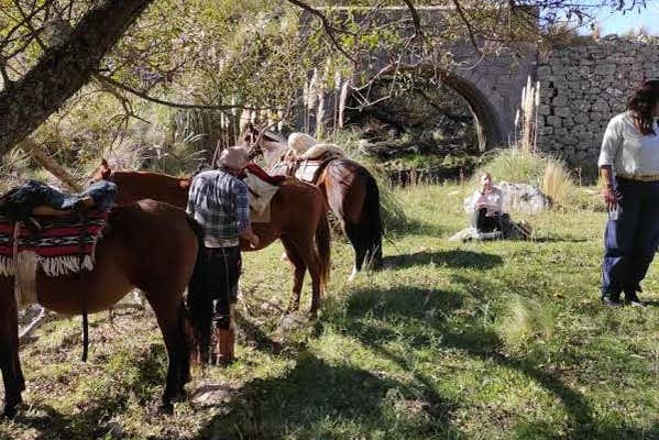 Uma parada para descansar com os cavalos