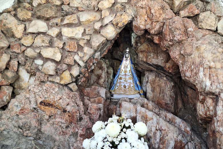 Um altar à Virgen del Valle