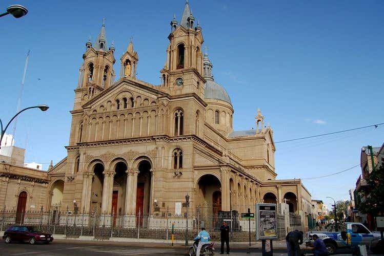 Admire the San Nicolás de Bari Cathedral