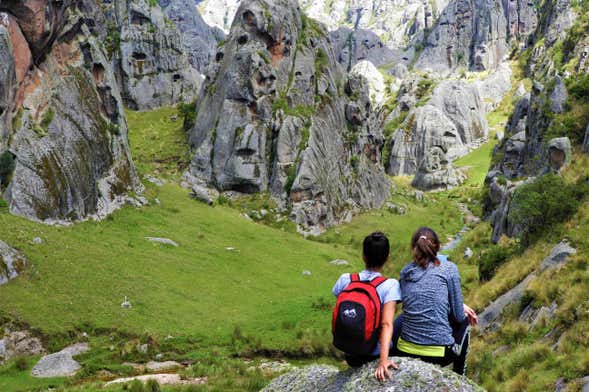 Trekking por Los Gigantes y río subterráneo del valle del Lolu