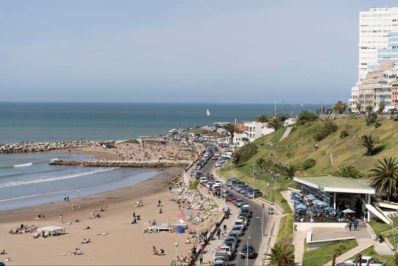 Vista panorámica del mar y la playa de Mar del Plata