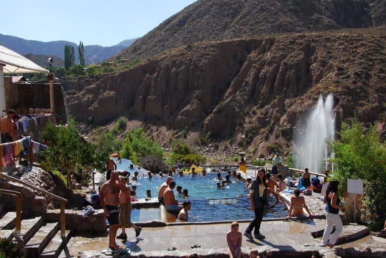 Nadando nas piscinas naturais das termas de Cacheuta