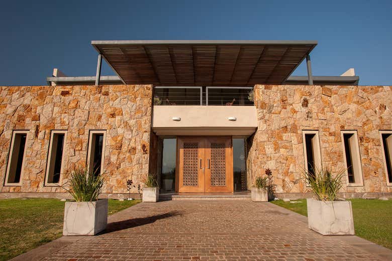 Fachada de la bodega Cruzat