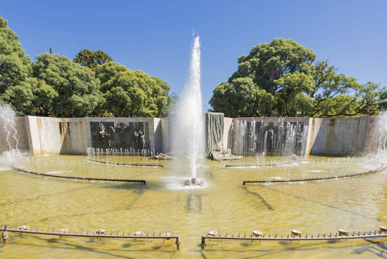 Fonte principal na praça da Independência