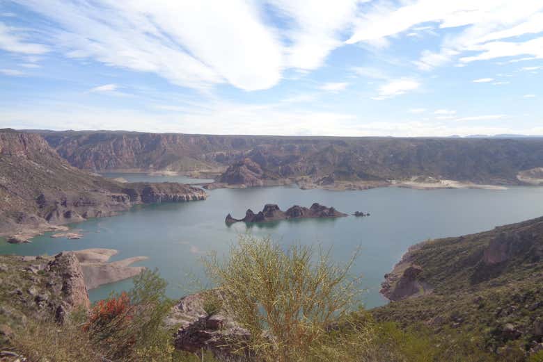Admiring the Valle Grande reservoir